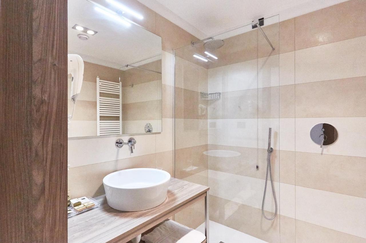 Hotel Ferretti Majestichouse 4*